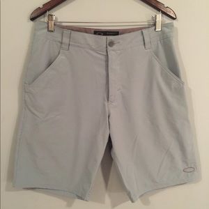 Men’s Oakley Shorts - 32W